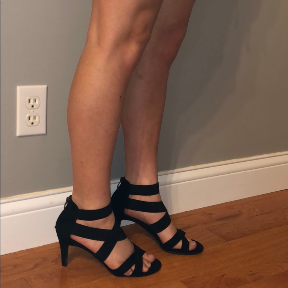 Heels - Picture 4 of 4